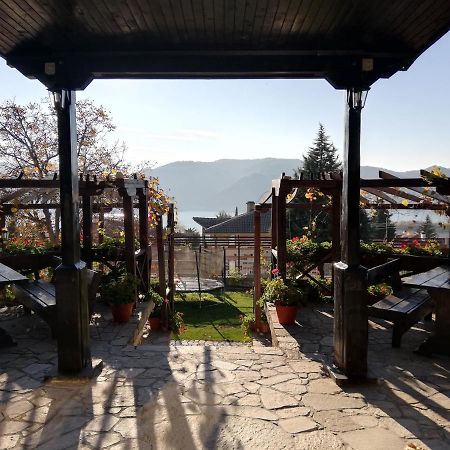 Trifon Zarezan Family Hotel Glavatartsi Buitenkant foto