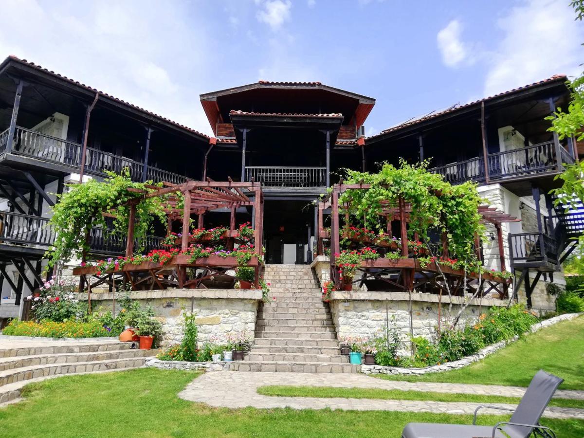 Trifon Zarezan Family Hotel Glavatartsi Buitenkant foto
