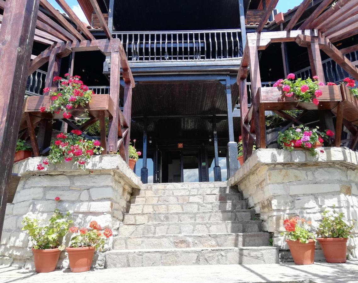 Trifon Zarezan Family Hotel Glavatartsi Buitenkant foto