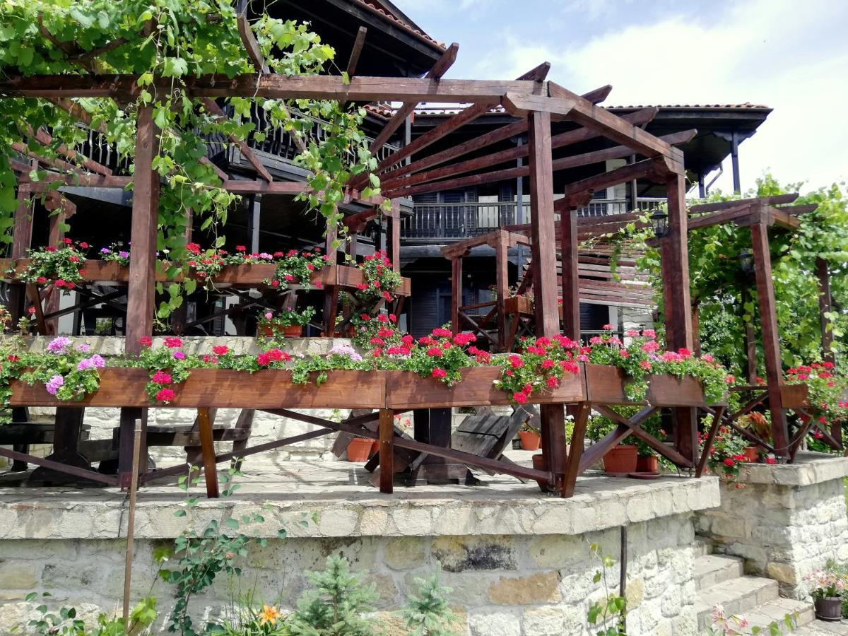 Trifon Zarezan Family Hotel Glavatartsi Buitenkant foto