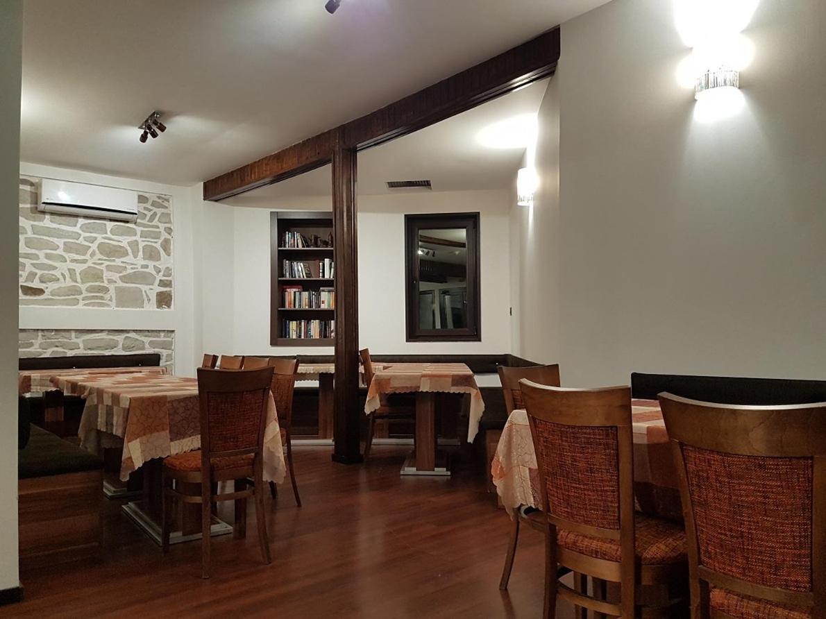 Trifon Zarezan Family Hotel Glavatartsi Buitenkant foto