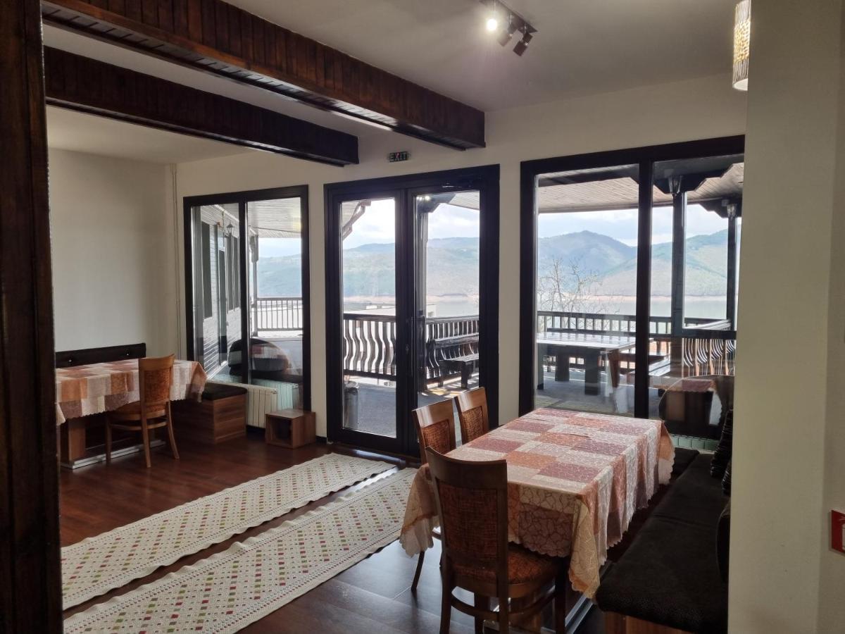 Trifon Zarezan Family Hotel Glavatartsi Buitenkant foto