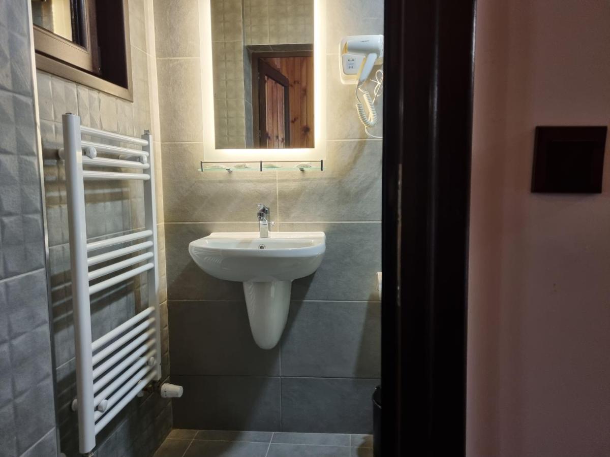 Trifon Zarezan Family Hotel Glavatartsi Buitenkant foto