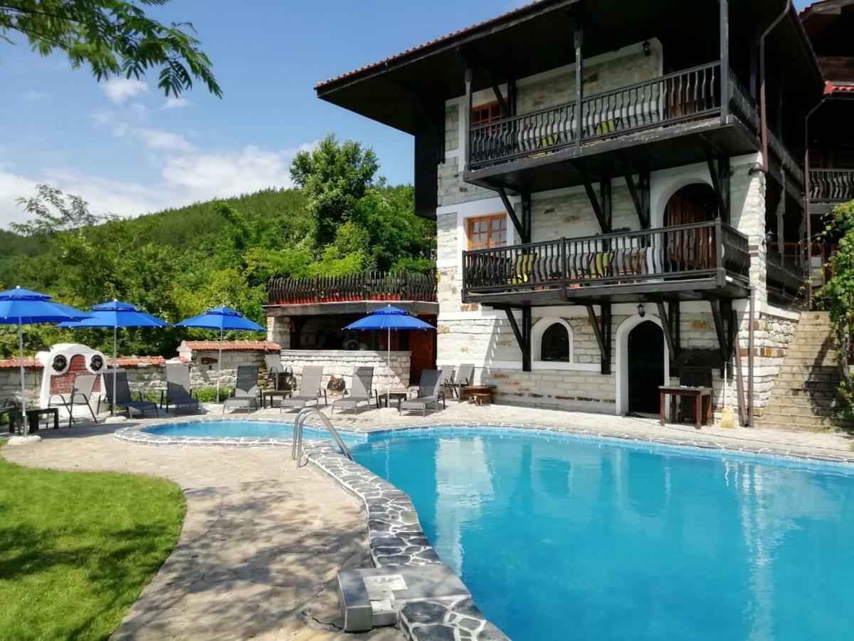 Trifon Zarezan Family Hotel Glavatartsi Buitenkant foto