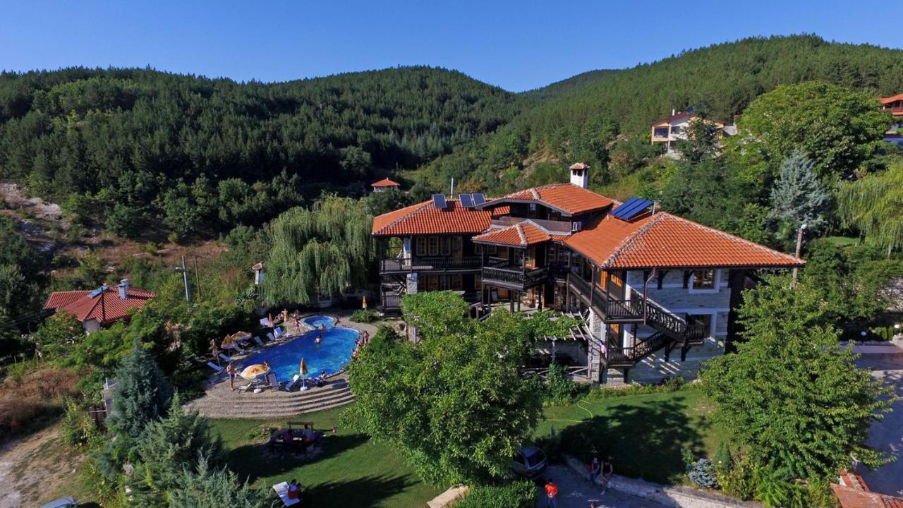 Trifon Zarezan Family Hotel Glavatartsi Buitenkant foto