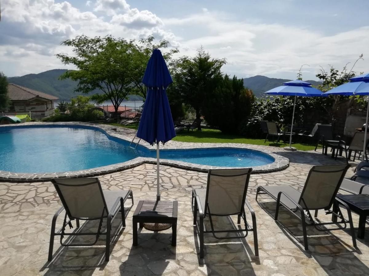 Trifon Zarezan Family Hotel Glavatartsi Buitenkant foto