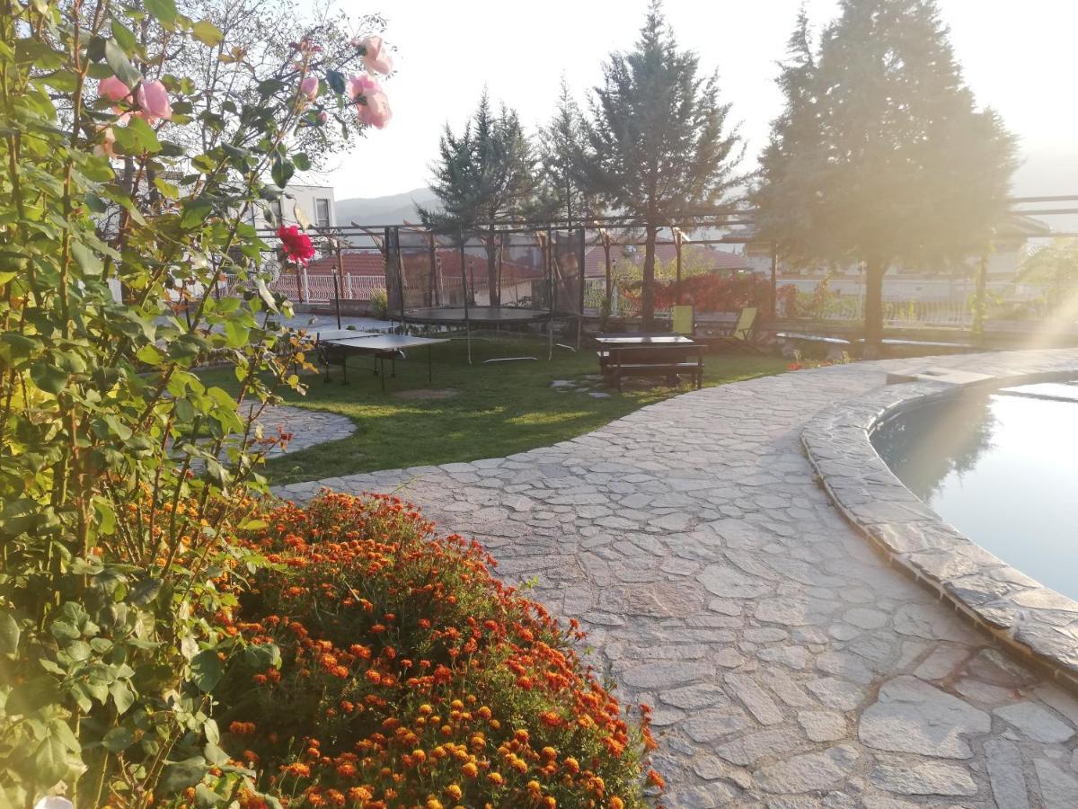 Trifon Zarezan Family Hotel Glavatartsi Buitenkant foto